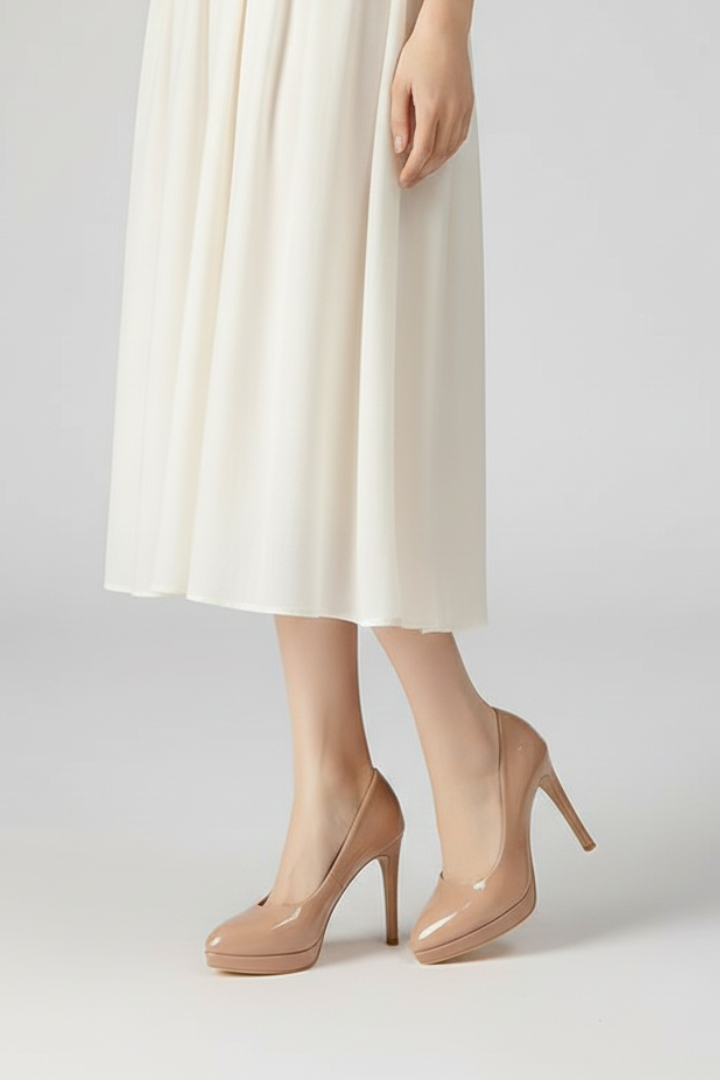 Mujer Closed-Toe tacones con a Raised Platform y a Tapered Heel