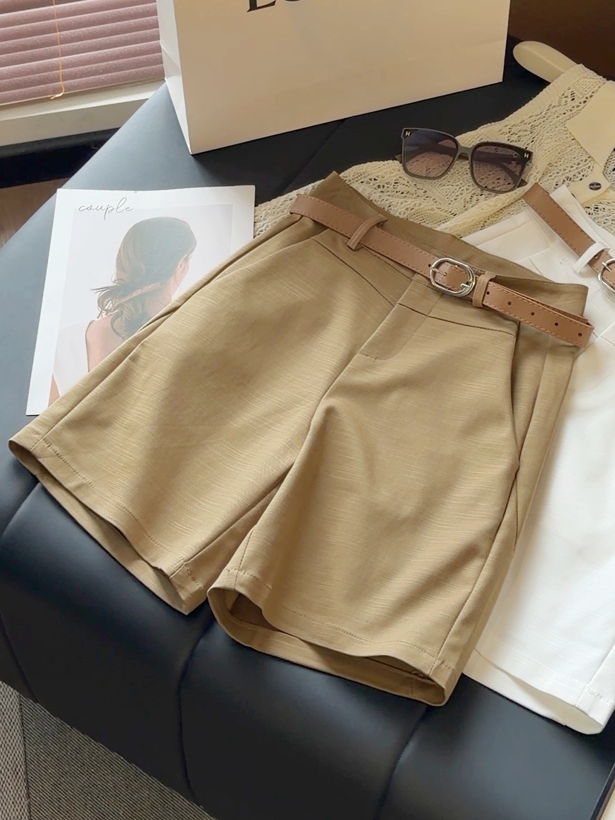 Mujer Knee Length Shorts con Cinturón Loops y bolsillos laterales